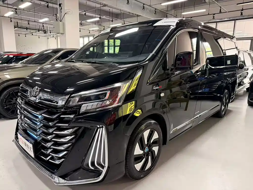 Toyota Alphard 2025 — фото 1