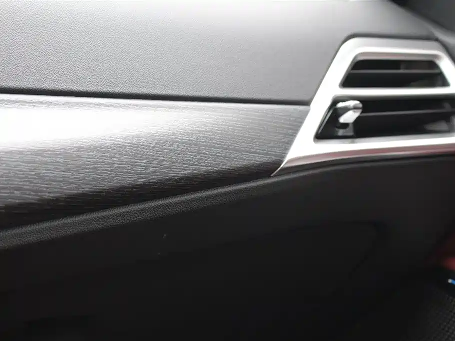 BMW 3 Series 2025 — фото 10