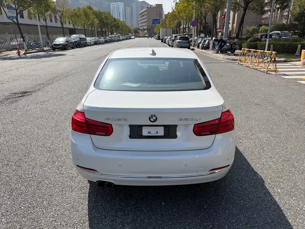 BMW 3 Series 2017 — фото 16