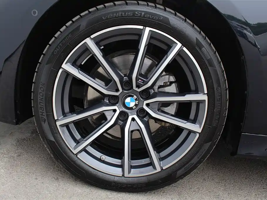 BMW 3 Series 2025 — фото 12