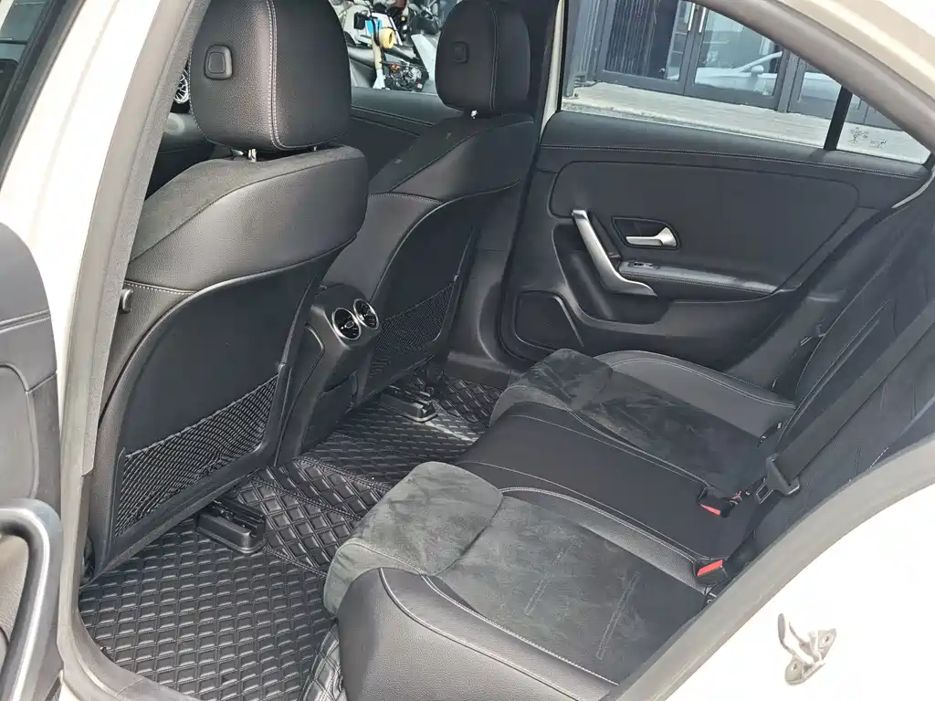 Mercedes-Benz A-Class 2020 — фото 11