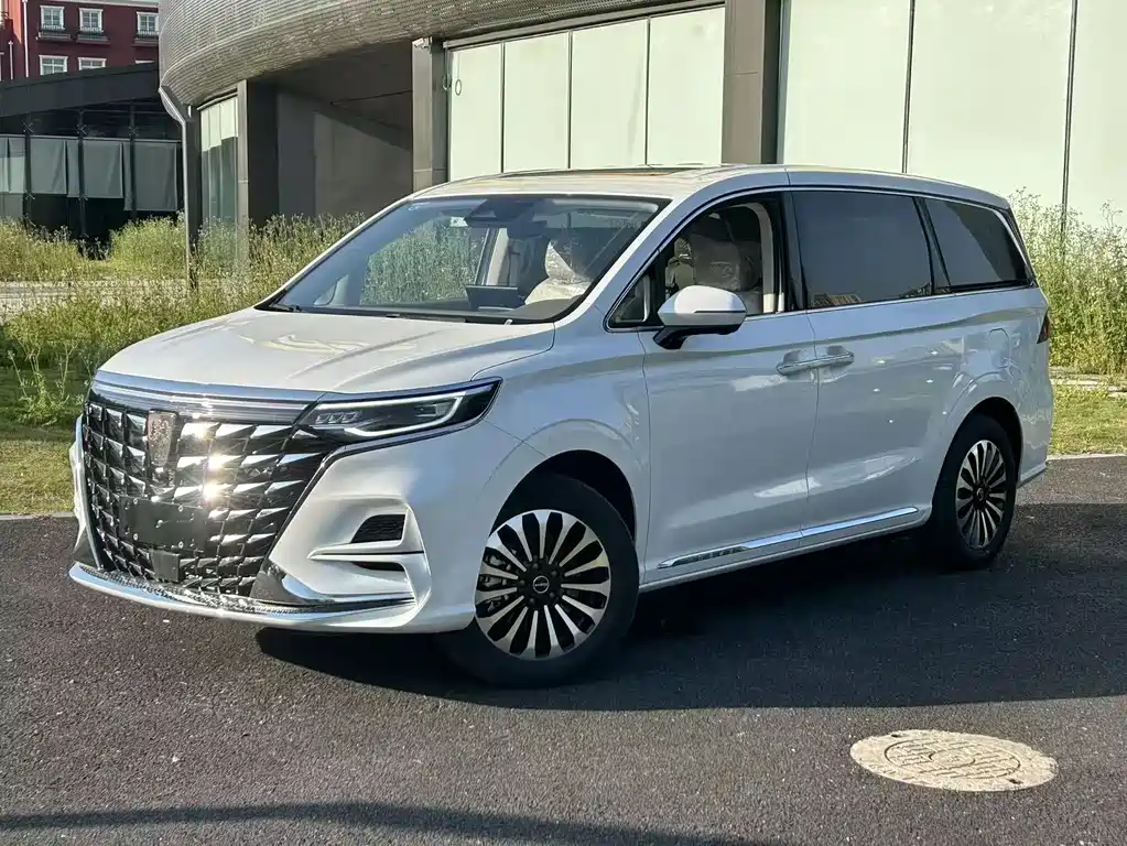 Roewe iMAX8 New Energy — фото 1