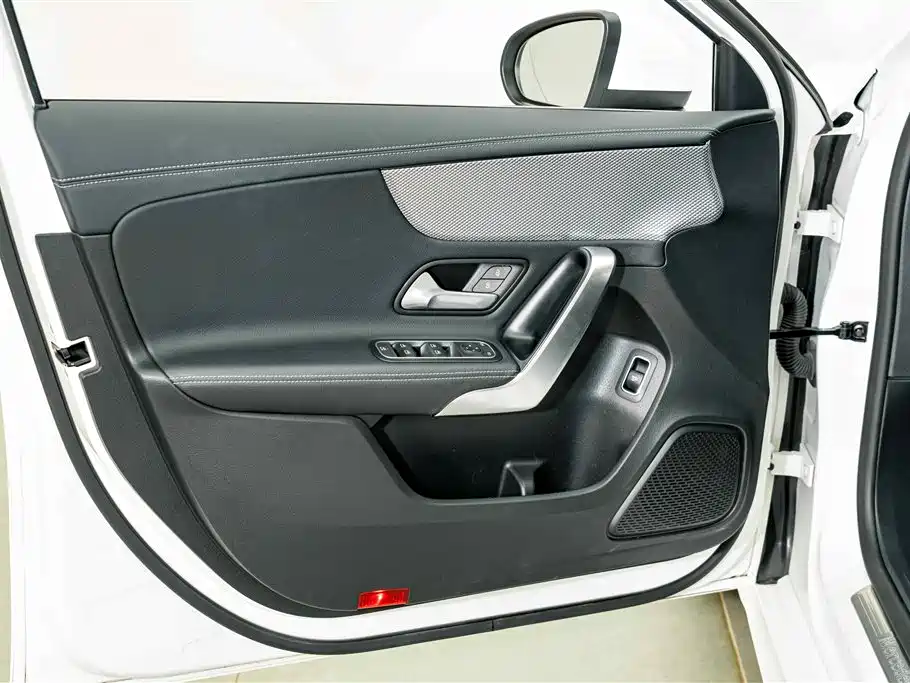 Mercedes-Benz A-Class 2024 — фото 16