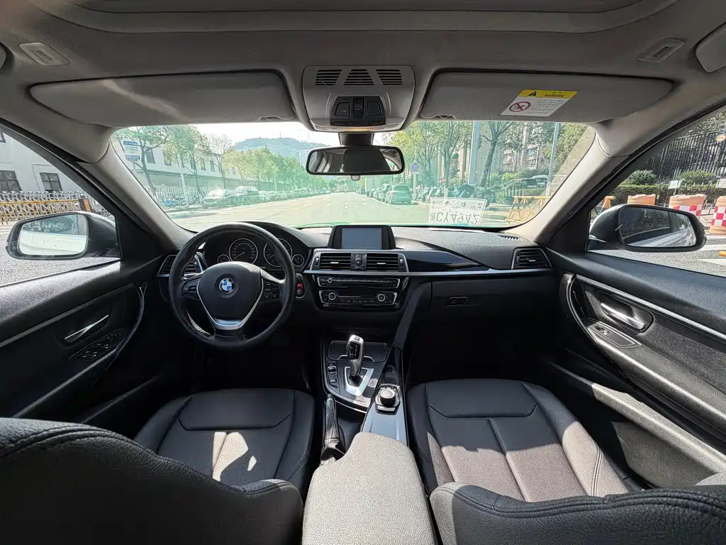BMW 3 Series 2017 — фото 10