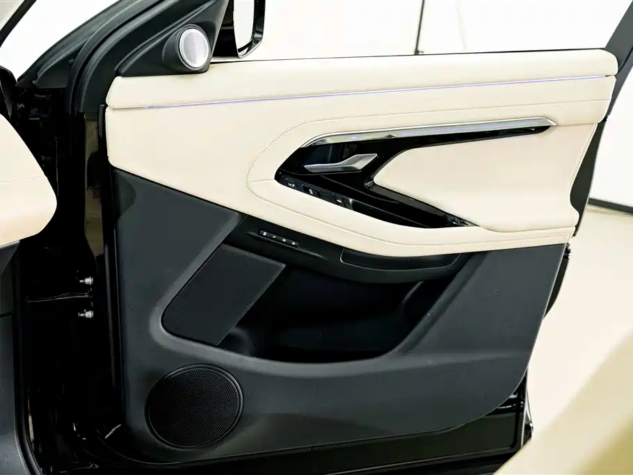 Land Rover Range Rover Evoque 2024 — фото 16