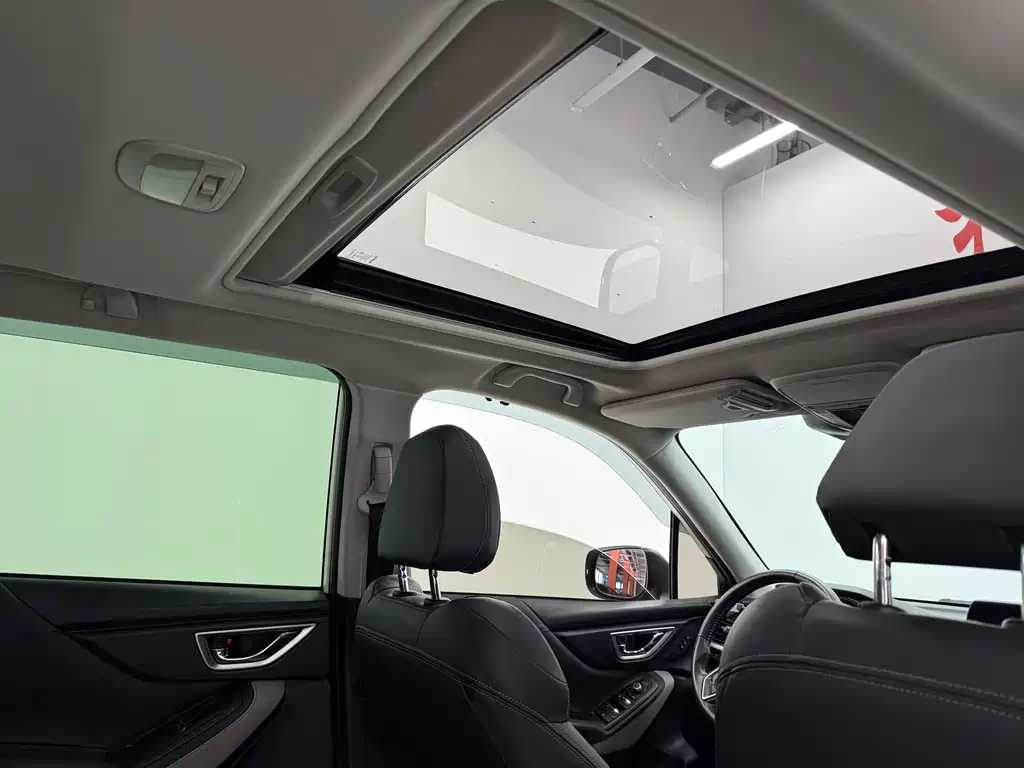 Subaru Forester 2023 — фото 11