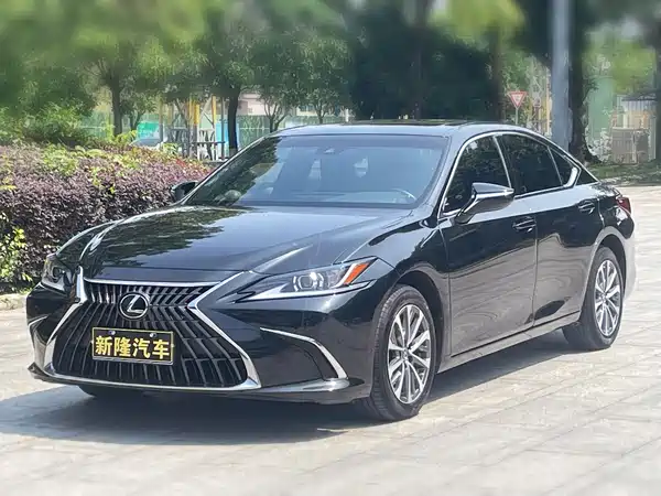 Lexus ES 2023