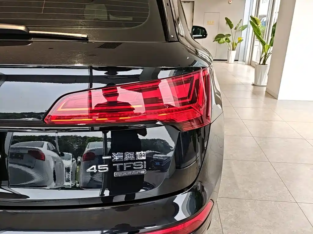 Audi Q5L 2024 — фото 8