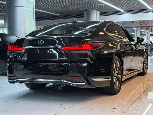 Lexus LS 2021