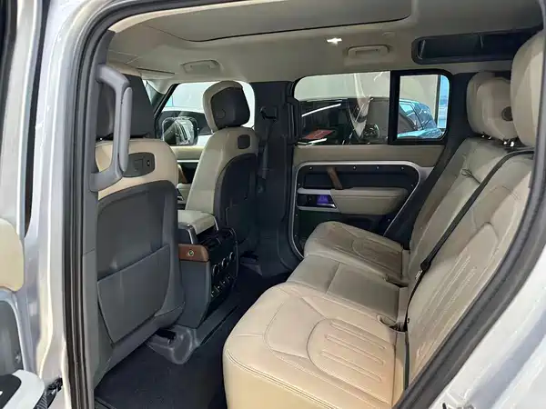 Land Rover Defender 2021