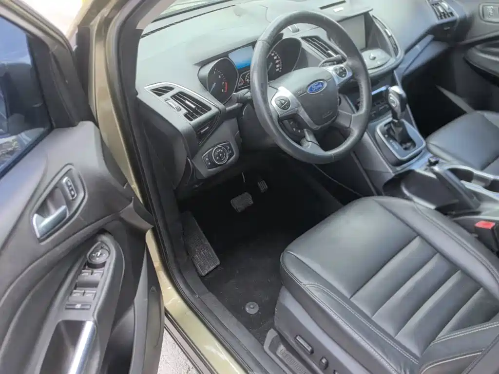 Ford Kuga 2015 — фото 16