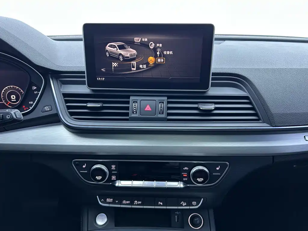 Audi Q5L 2019 — фото 16