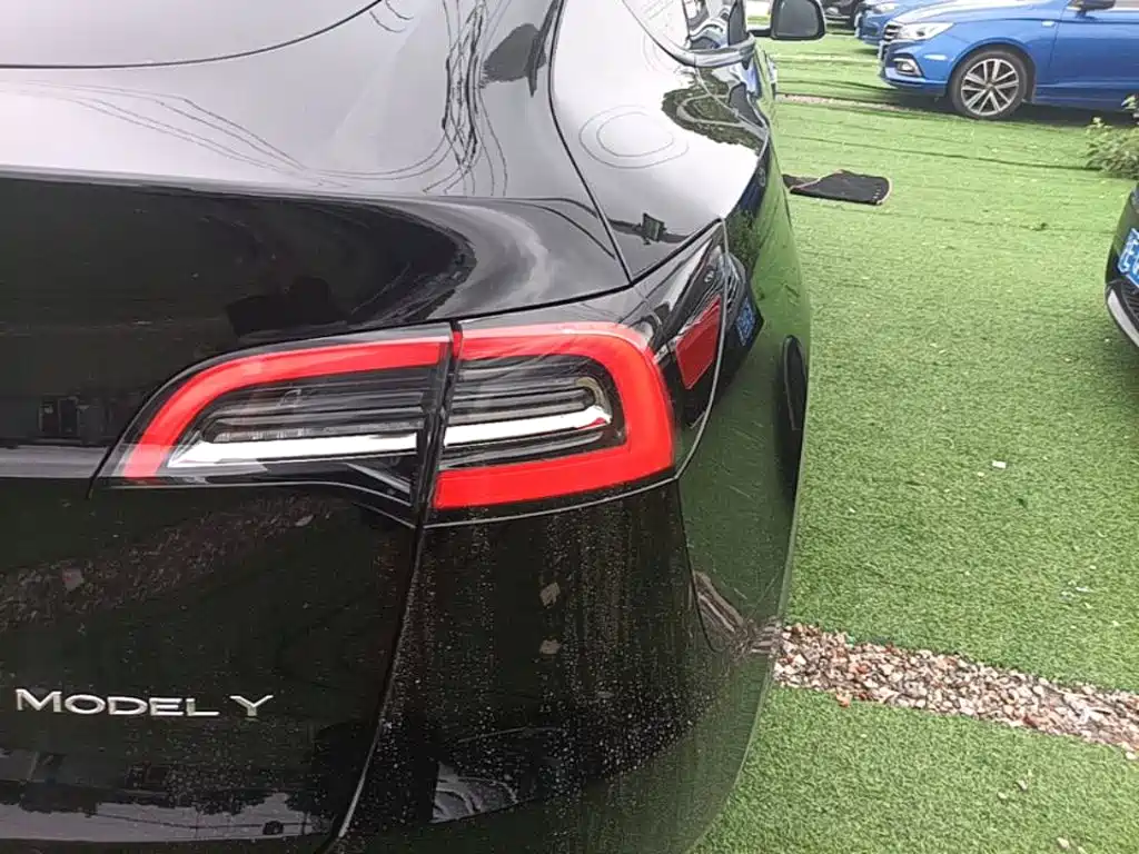 Tesla Model Y 2023 — фото 8