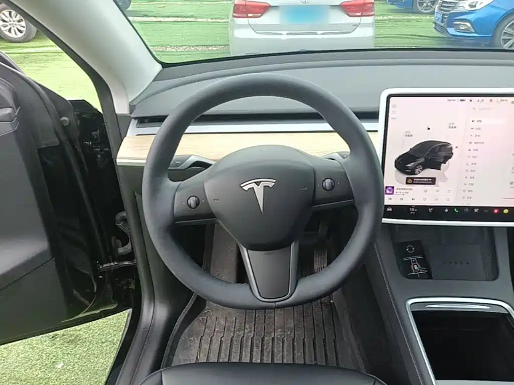 Tesla Model Y 2023 — фото 11