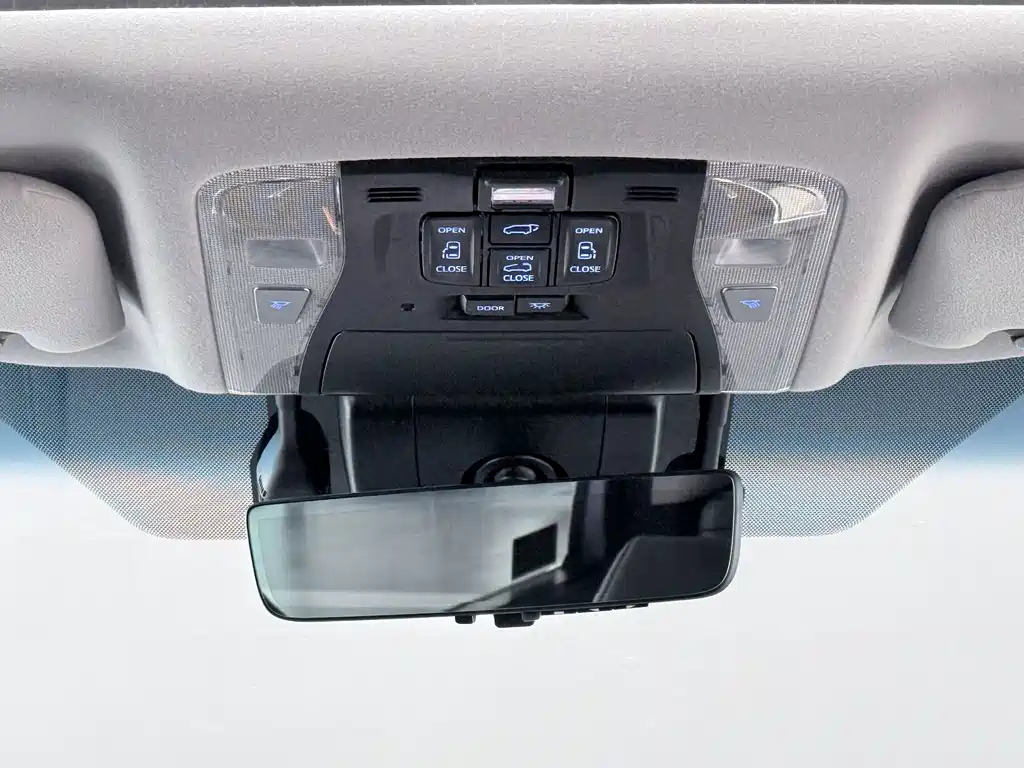 Toyota Vellfire 2022 — фото 24