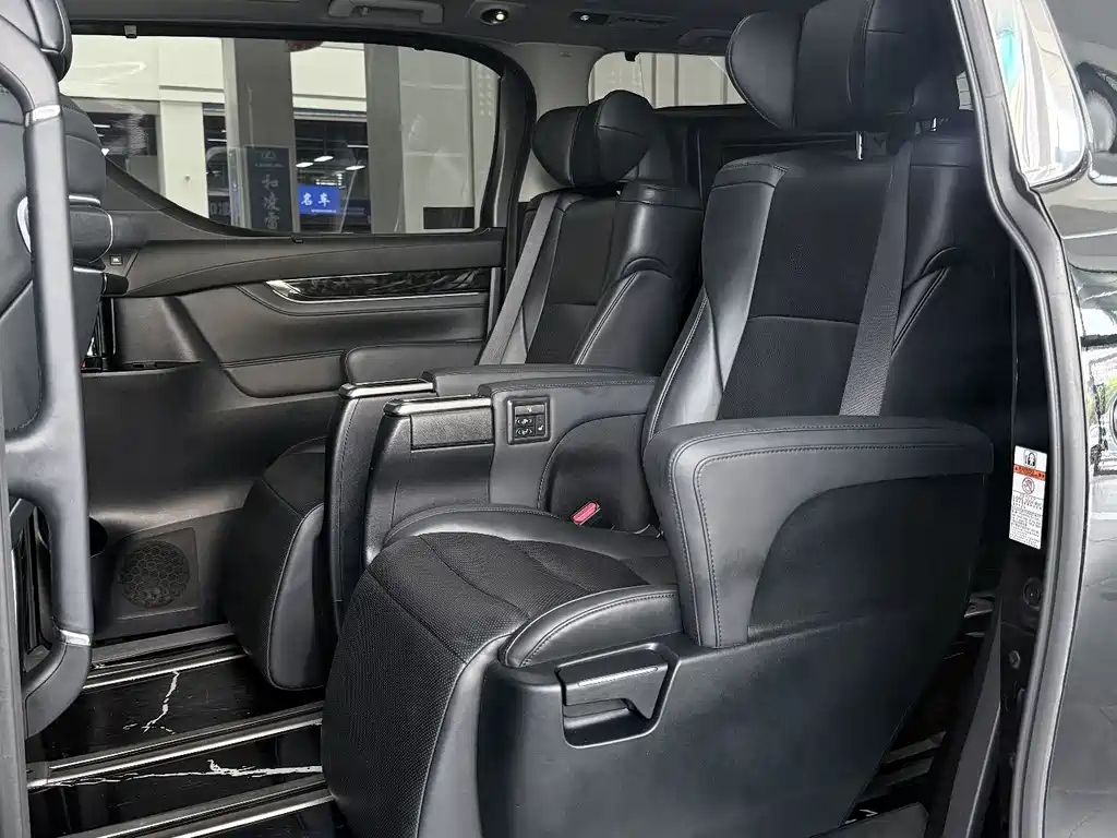 Toyota Vellfire 2022 — фото 8