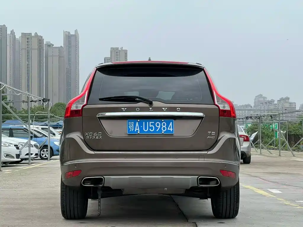 Volvo XC60 2017 — фото 8