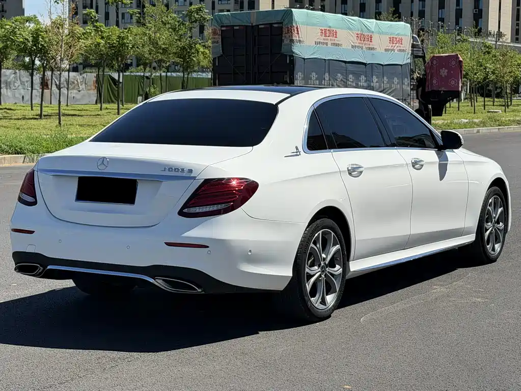 Mercedes-Benz E-Class 2020 — фото 18