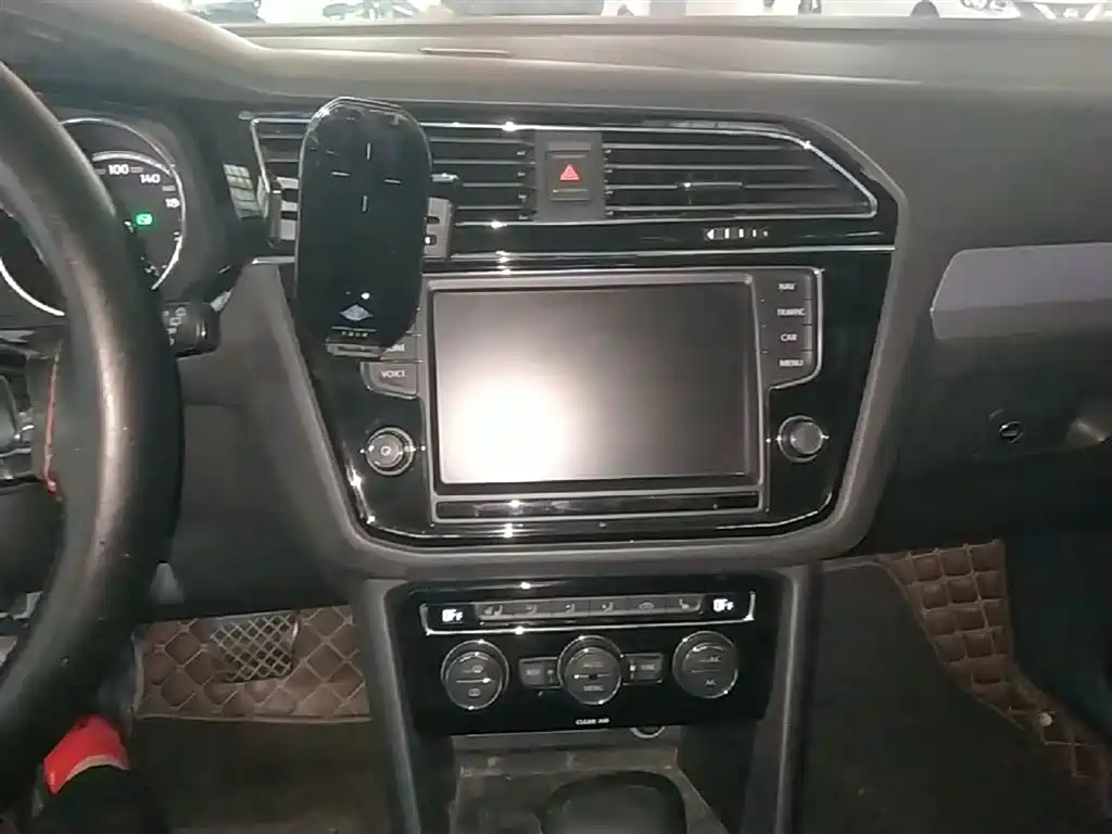 Volkswagen Tiguan L 2018 — фото 13