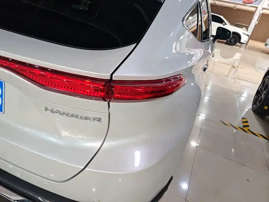 Toyota Harrier 2023 — фото 8