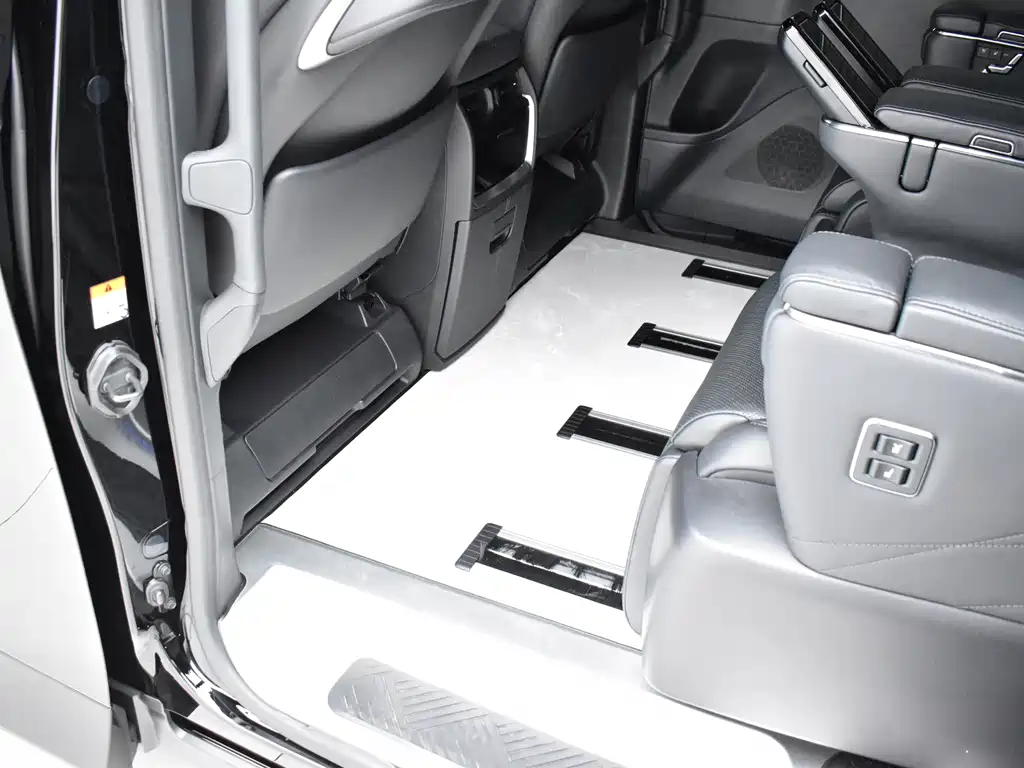 Toyota Vellfire 2024 — фото 17