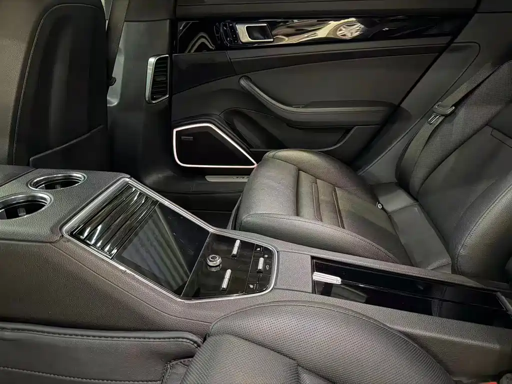 Porsche Panamera 2018 — фото 15