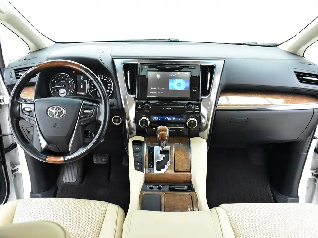 Toyota Alphard 2017 — фото 7