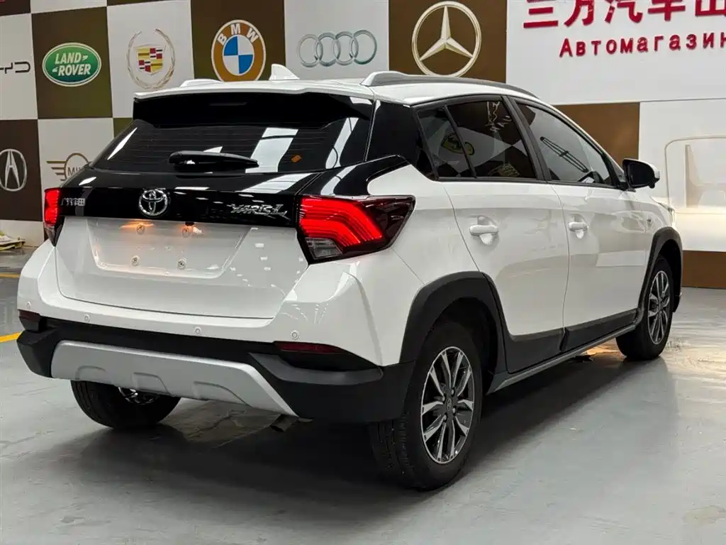 Toyota Yaris L 2023 — фото 6