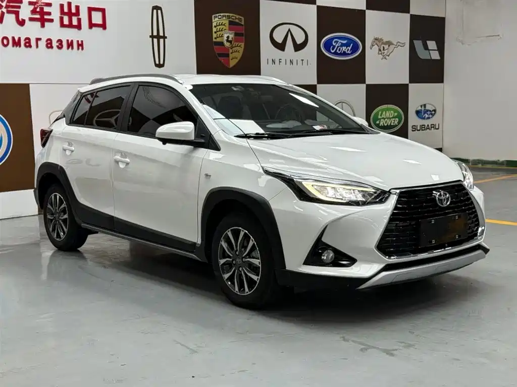 Toyota Yaris L 2023 — фото 3