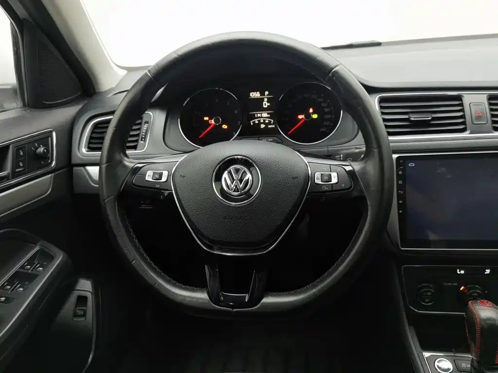 Volkswagen Lavida 2017 — фото 11
