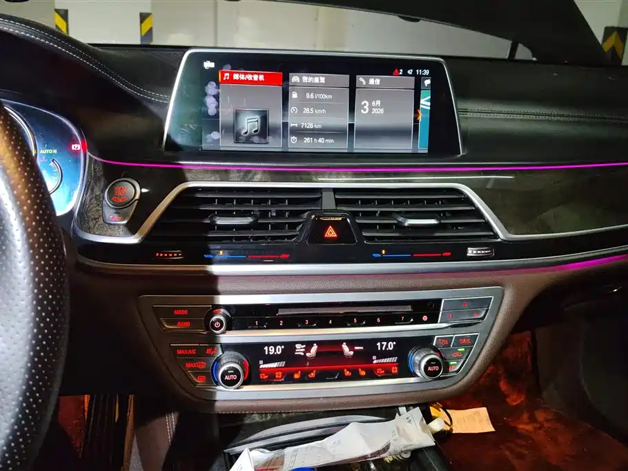 BMW 7 Series 2018 — фото 13