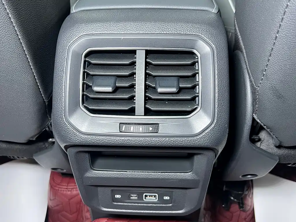 Volkswagen Tiguan L 2023 — фото 18