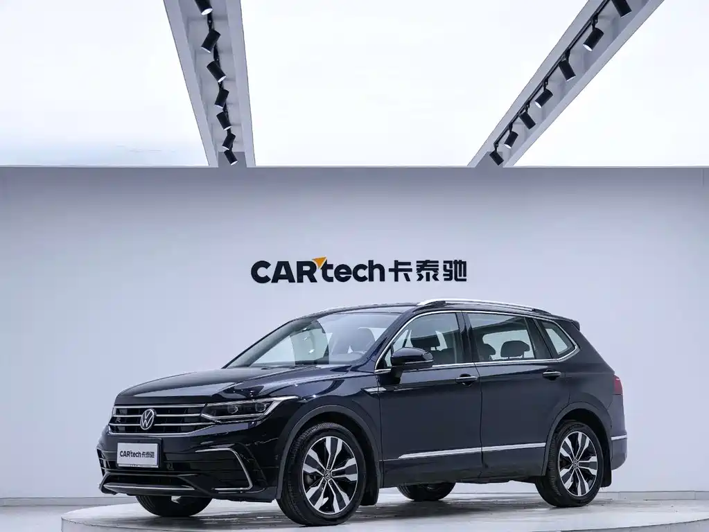 Volkswagen Tiguan L 2022 — фото 1