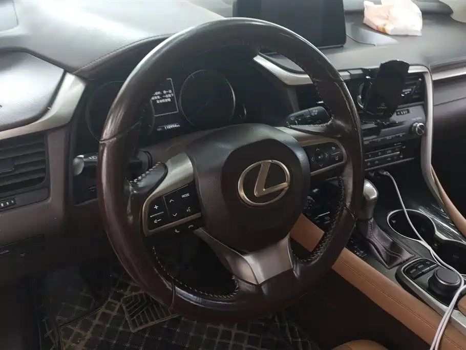 Lexus RX 2017 — фото 15