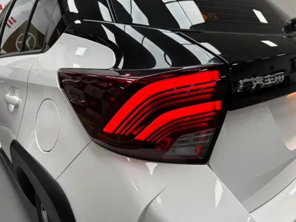 Toyota Yaris L 2023 — фото 21