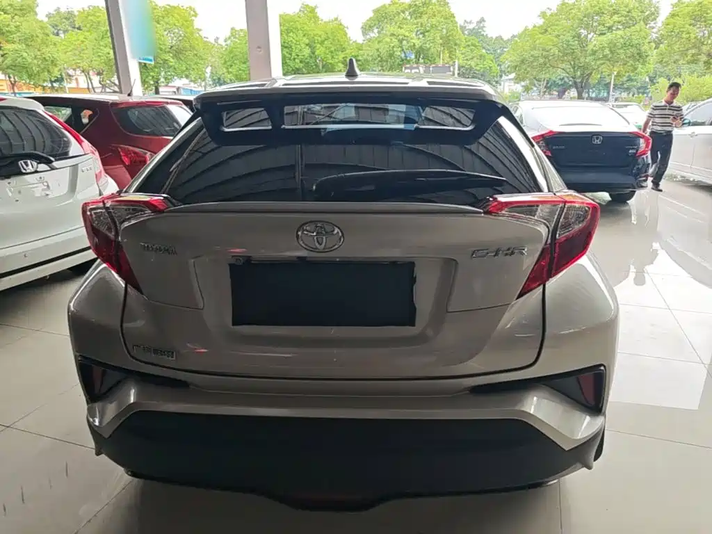 Toyota C-HR 2019 — фото 6