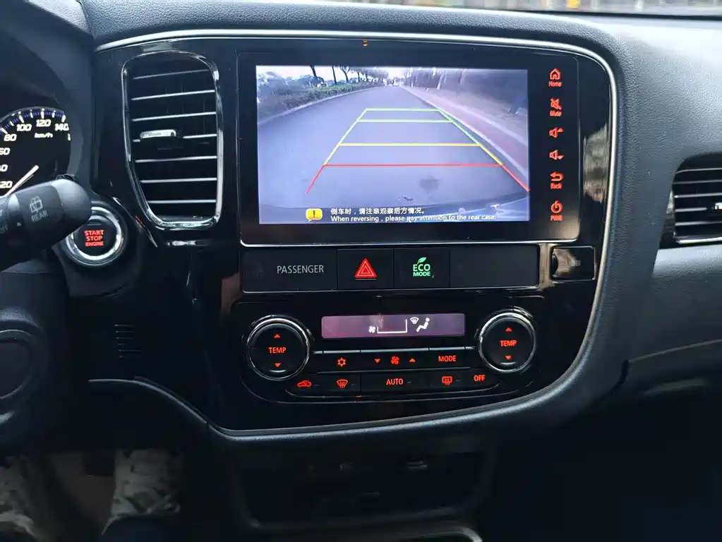 Mitsubishi Outlander 2018 — фото 15