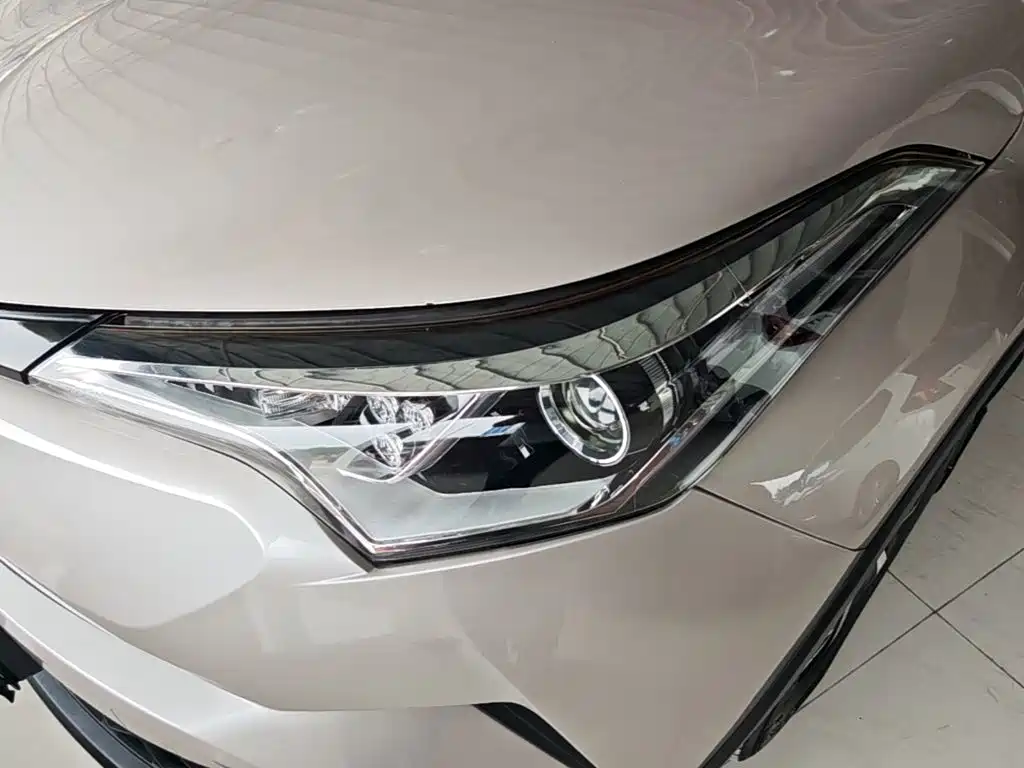 Toyota C-HR 2019 — фото 24