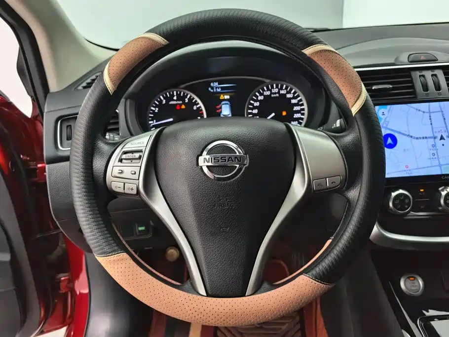 Nissan Tiida 2017 — фото 15