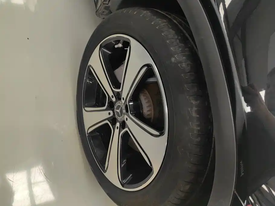 Mercedes-Benz GLC 2023