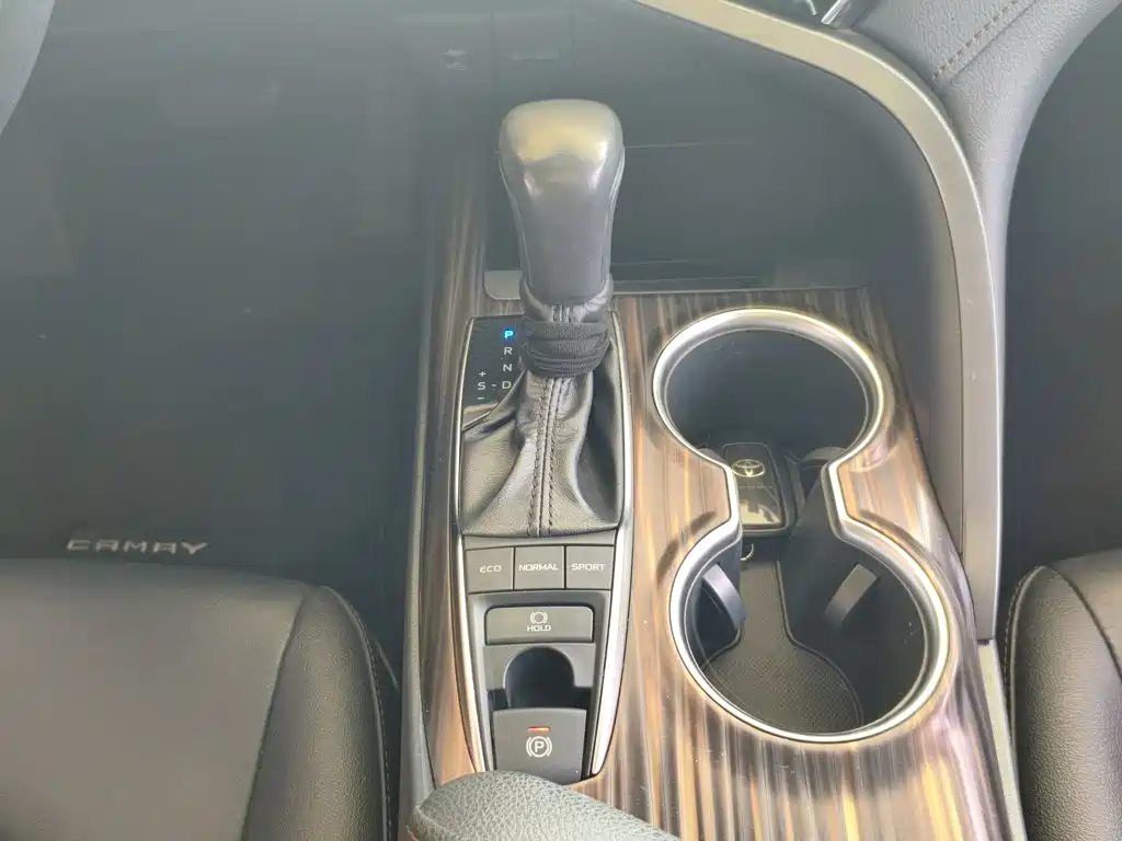 Toyota Camry 2020 — фото 14