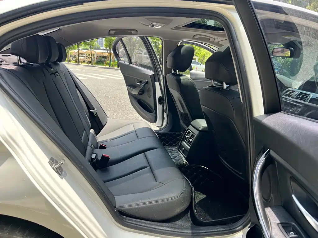 BMW 3 Series 2017 — фото 15