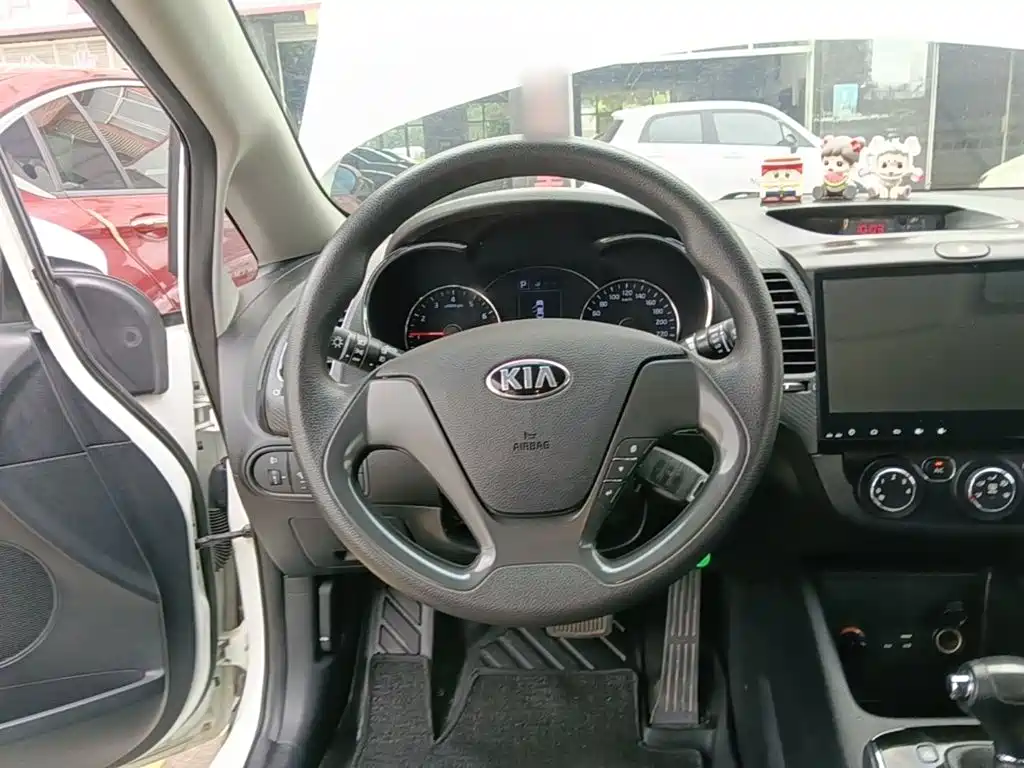 Kia K3 2016 — фото 11