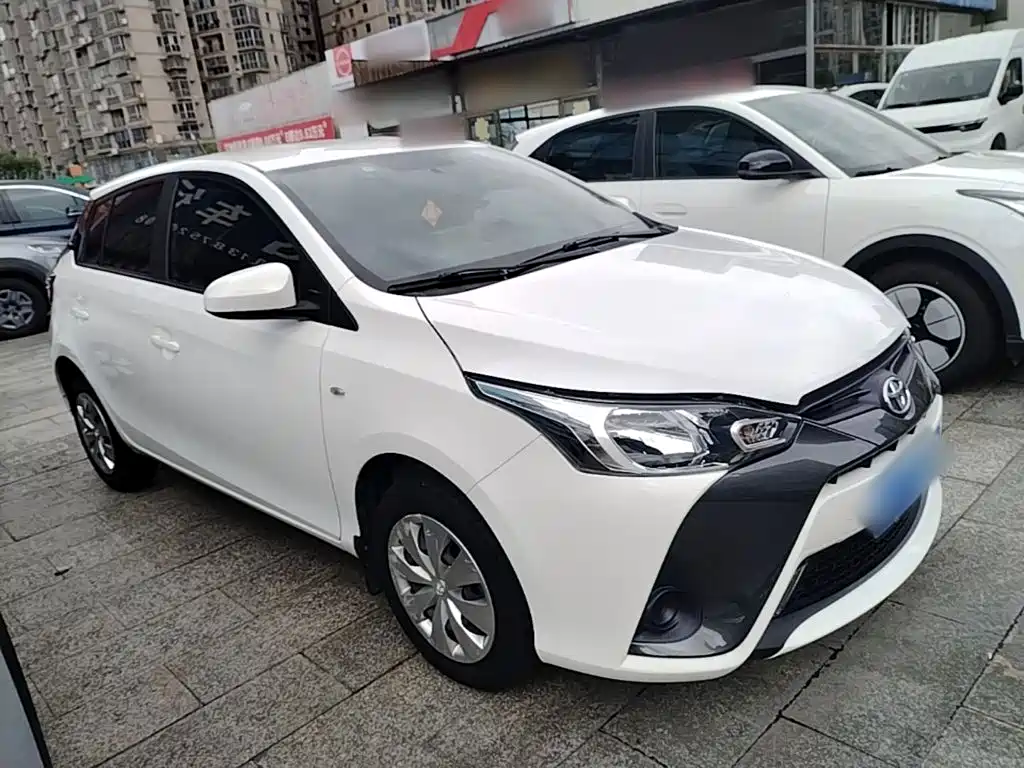 Toyota Yaris L 2021