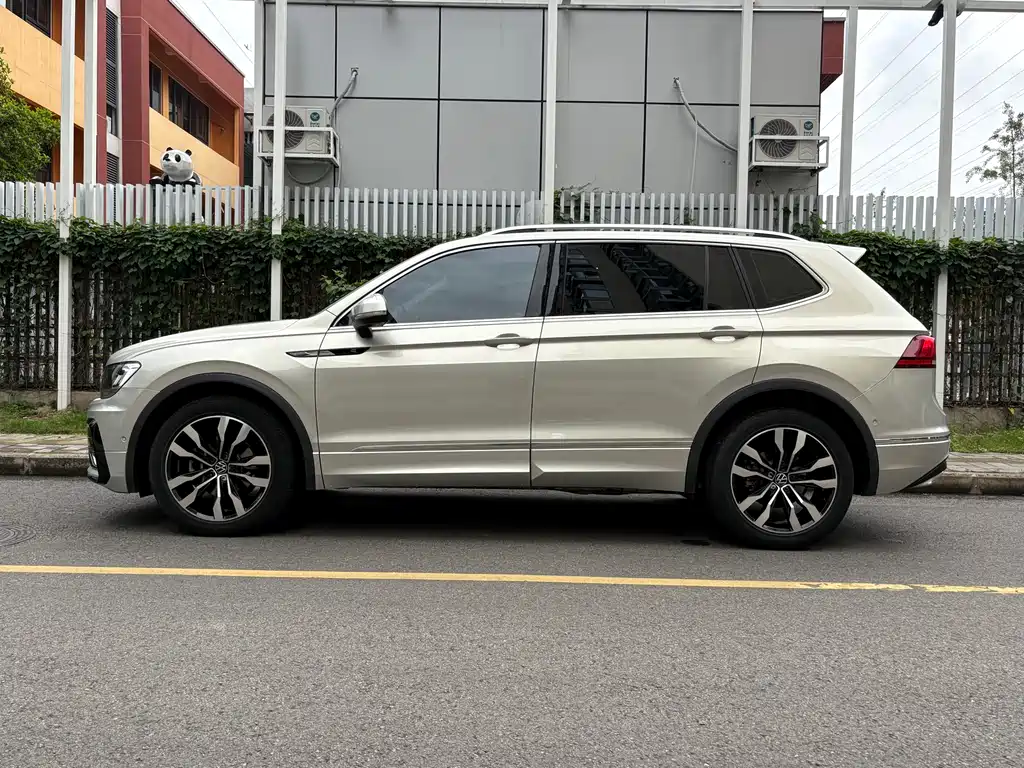 Volkswagen Tiguan L 2021 — фото 17