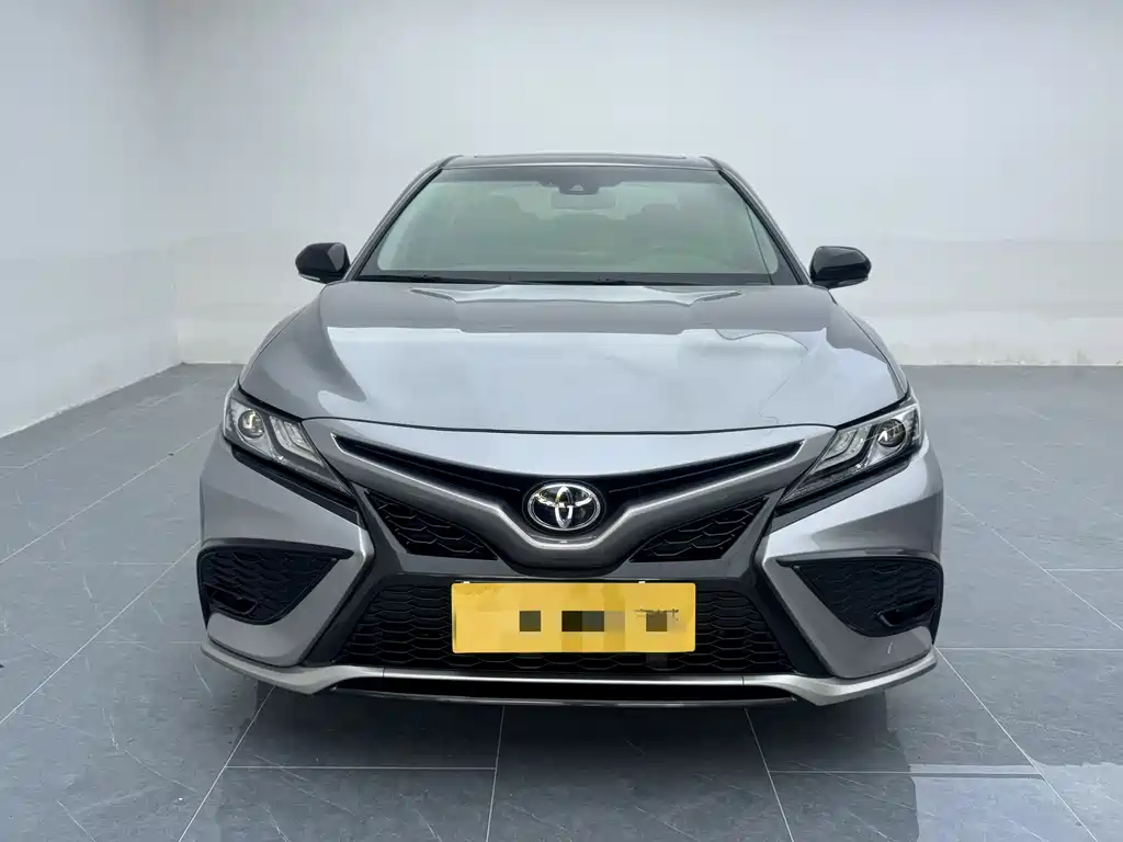 Toyota Camry 2022 — фото 2