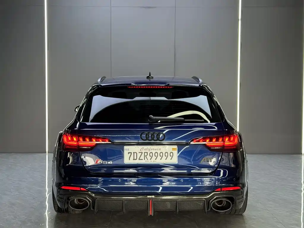 Audi RS 4 2021 — фото 9