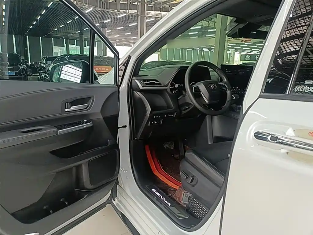 Toyota Sienna 2024 — фото 16
