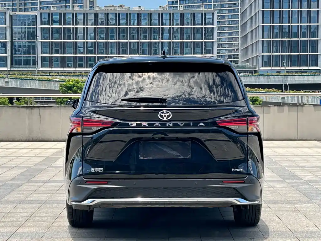 Toyota Granvia 2026