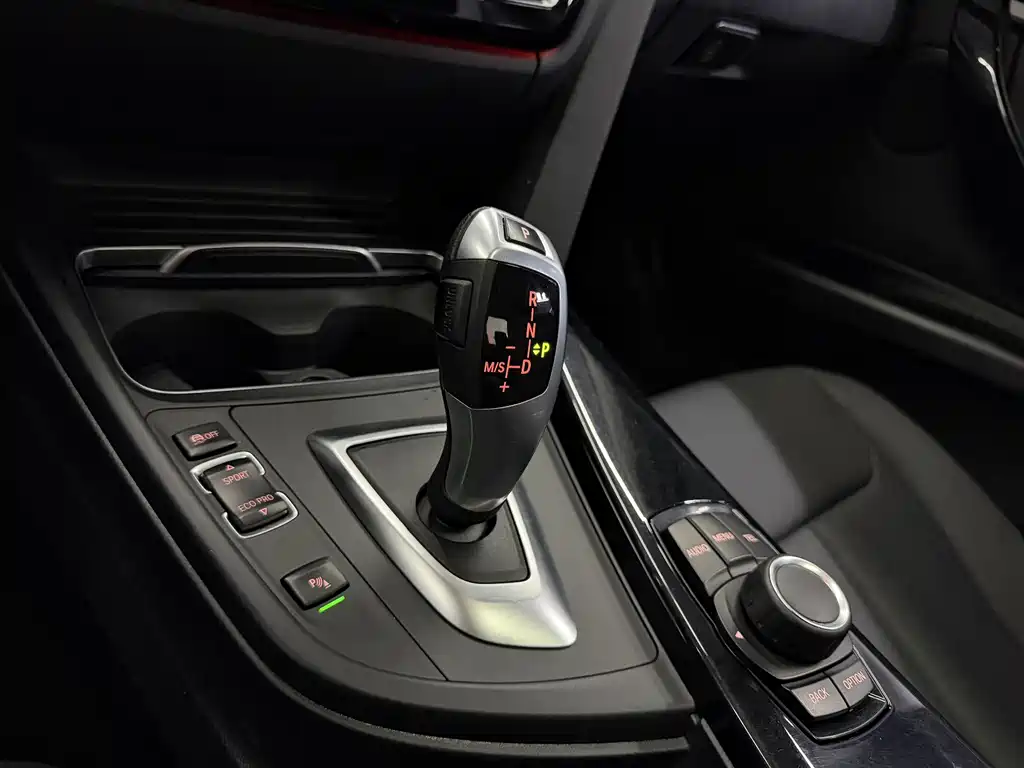 BMW 3 Series 2017 — фото 16